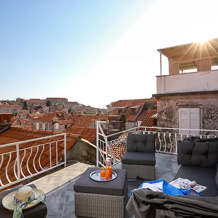 Nina - Old Town Apartment *